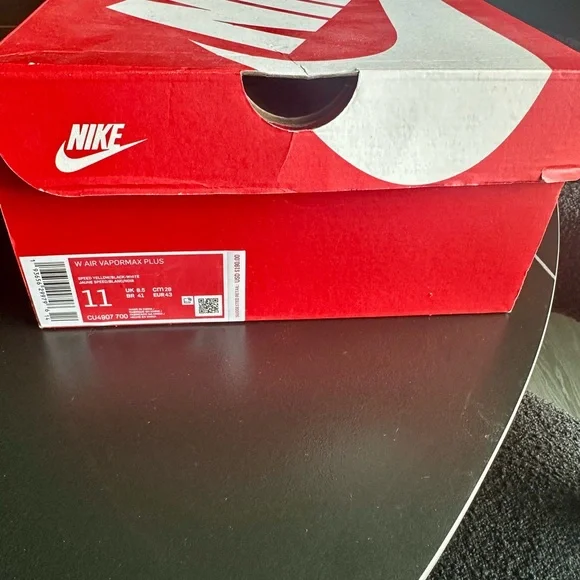 Nike Air VaporMax Plus in Vibrant Yellow and White - Picture 11 of 11